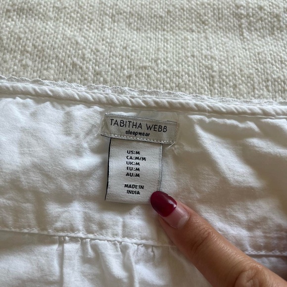 White Embroidered Button Up Top 🧺 - Picture 4 of 6